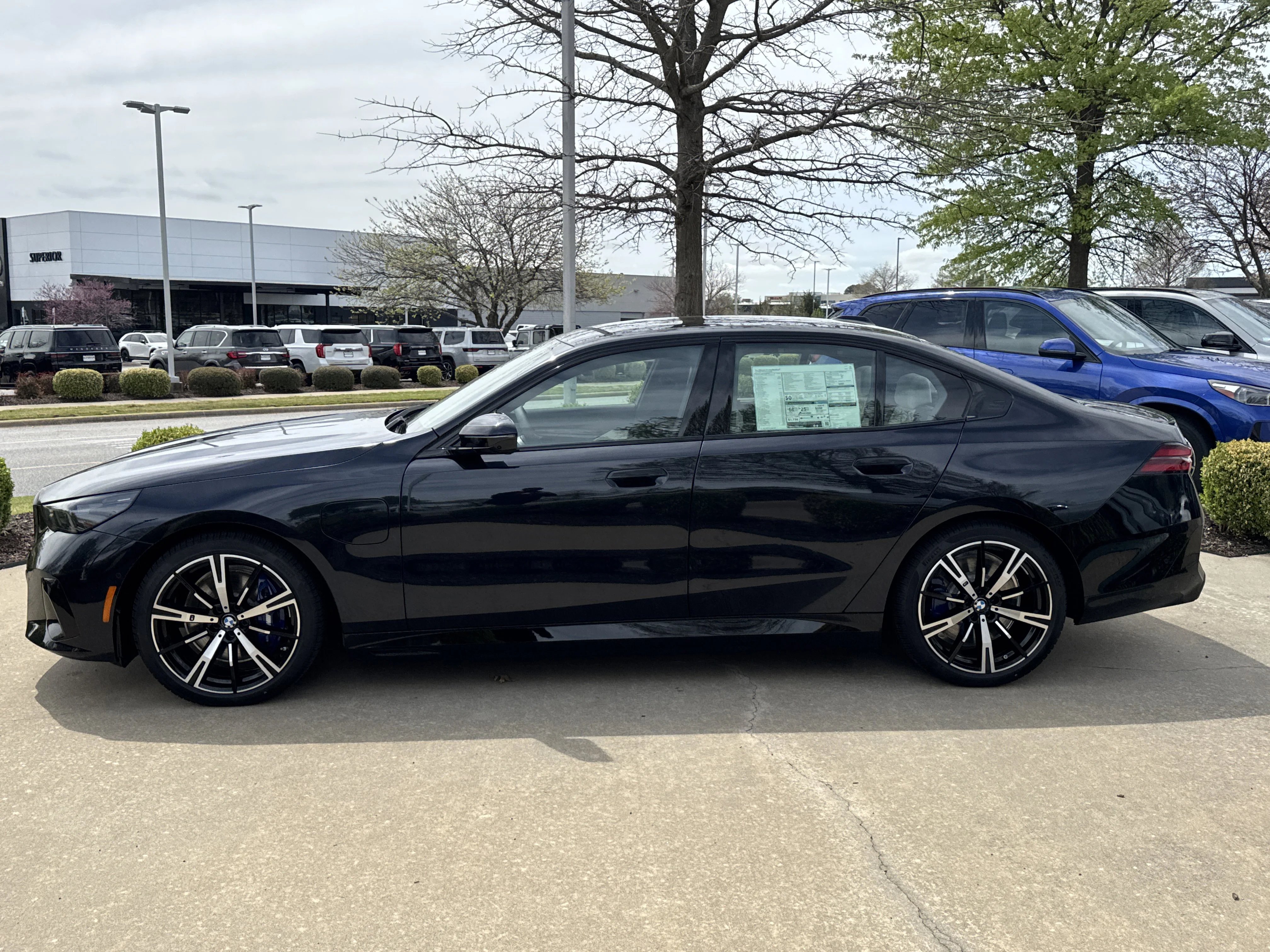 New 2026 CARBON BLACK BMW 550e xDrive image 2
