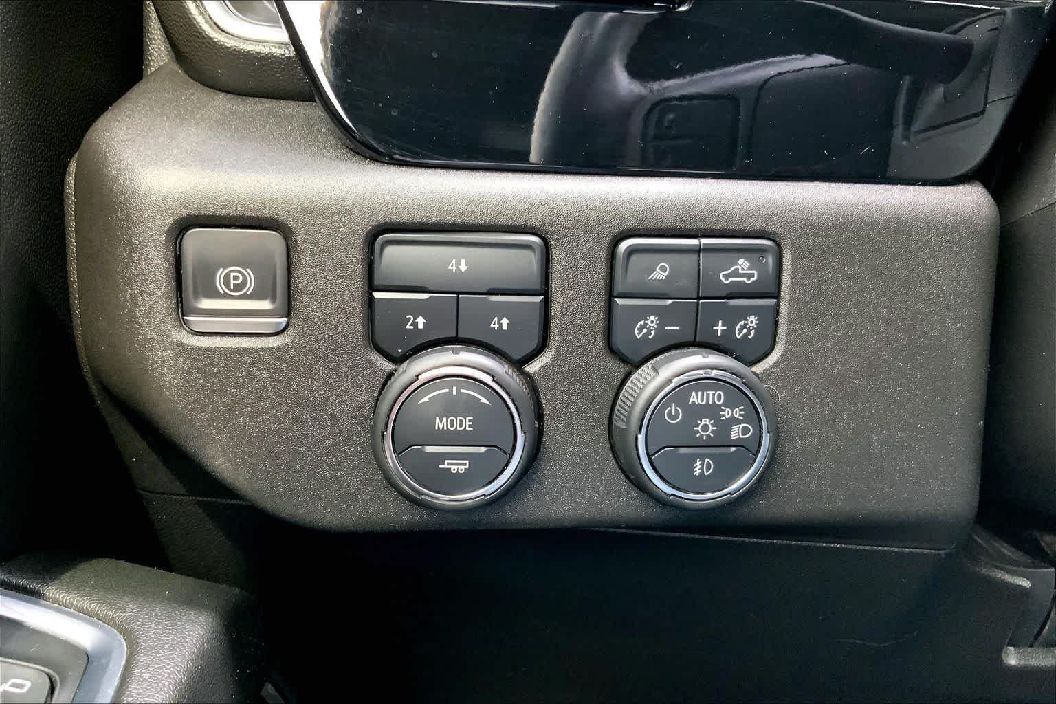 Used 2024 Summit White Chevrolet LT image 35