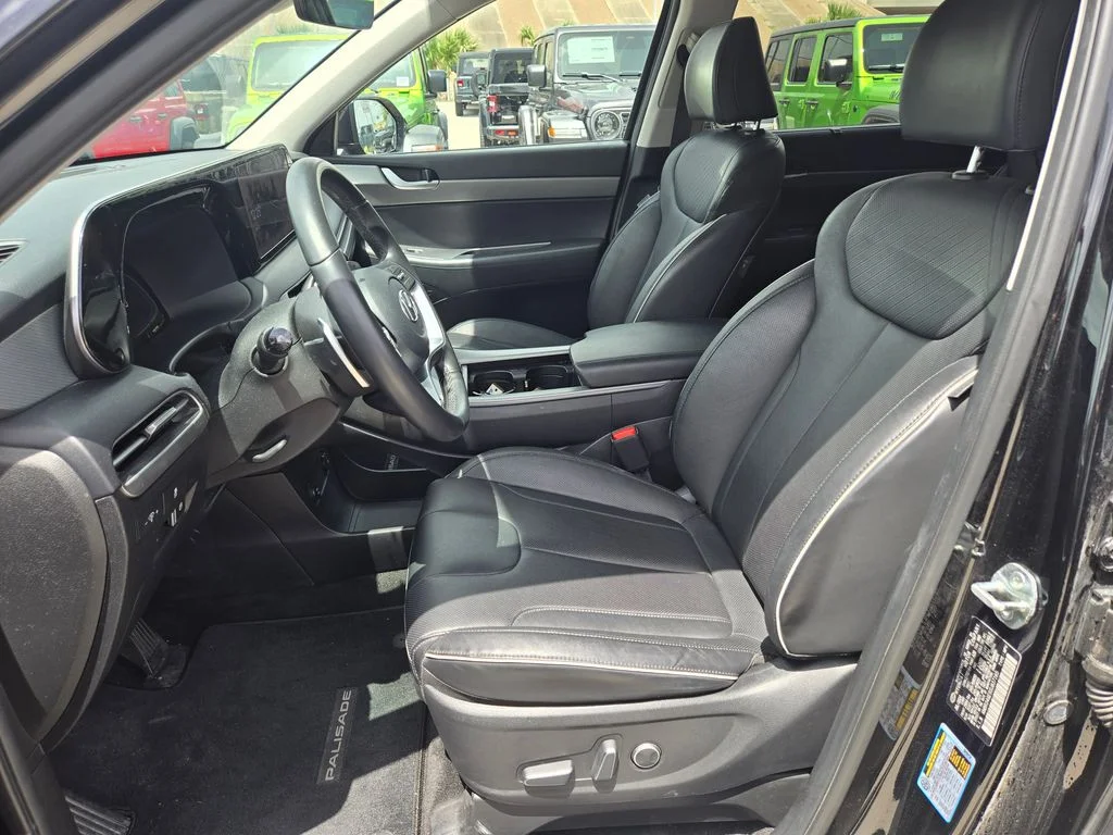 Used 2025 Black Hyundai XRT image 9