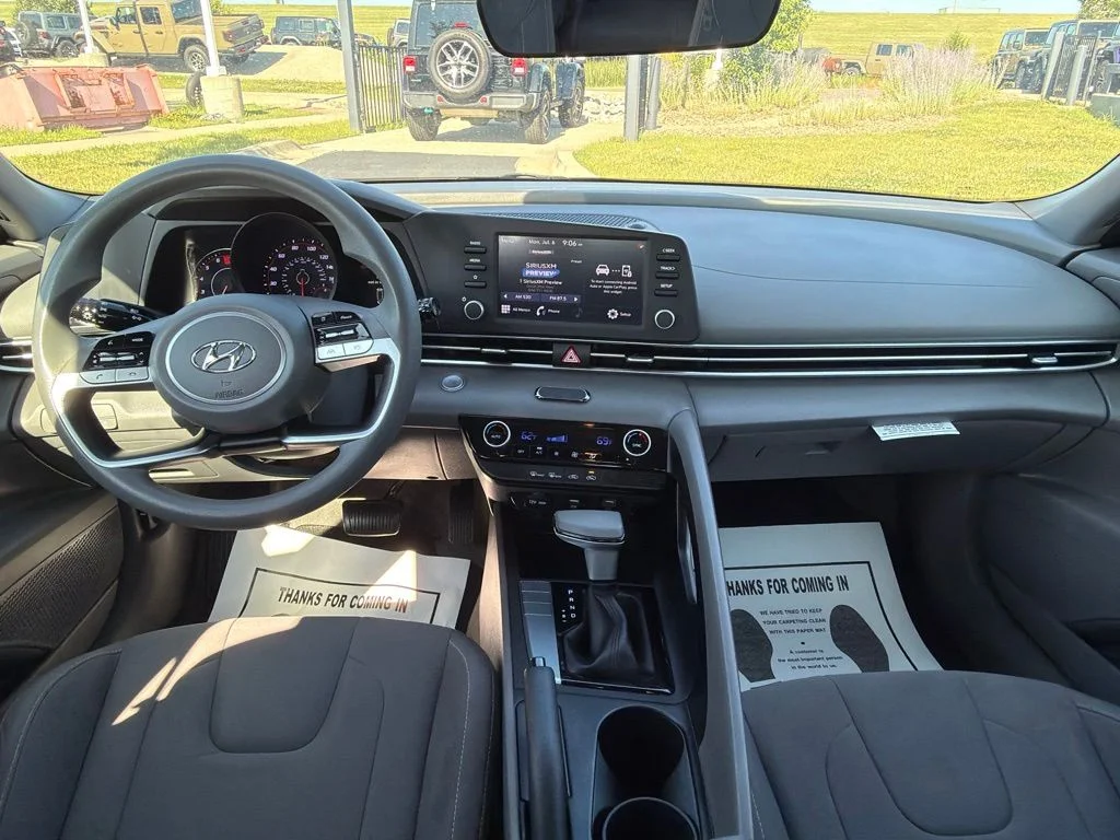 Used 2022 Silver Hyundai SEL image 12