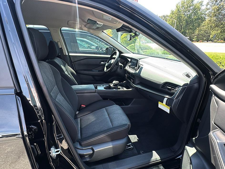 Used 2026 Super Black Nissan SV image 32