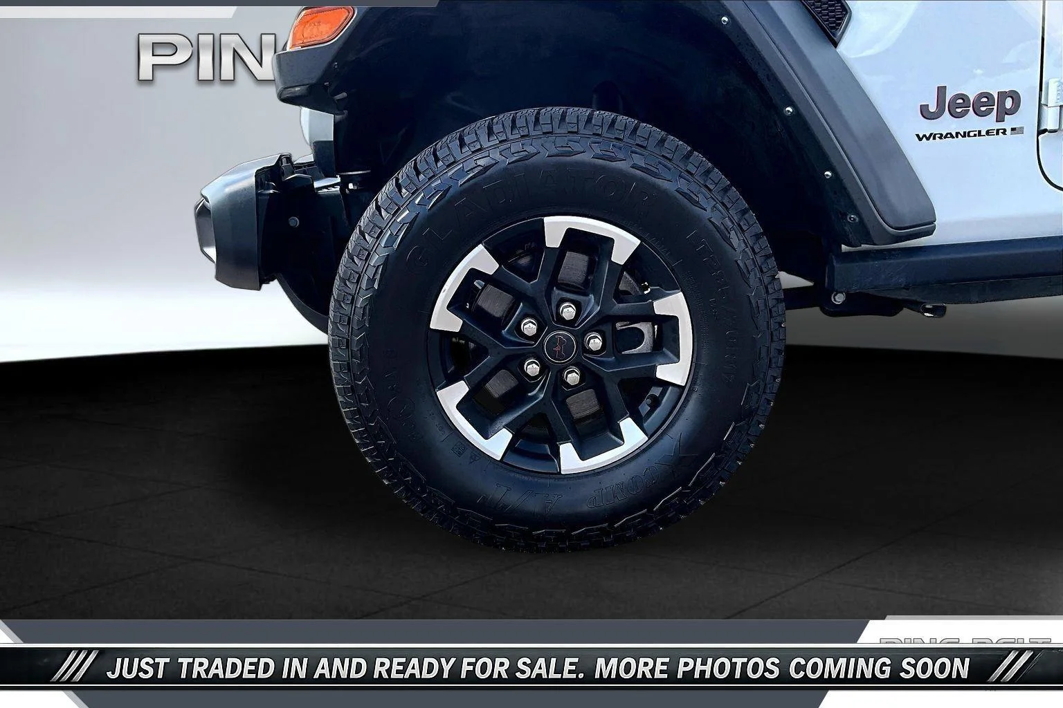 Used 2025 White Jeep 4-Door Rubicon 4x4 image 7
