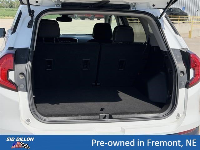 Used 2023 Summit White GMC SLE image 5