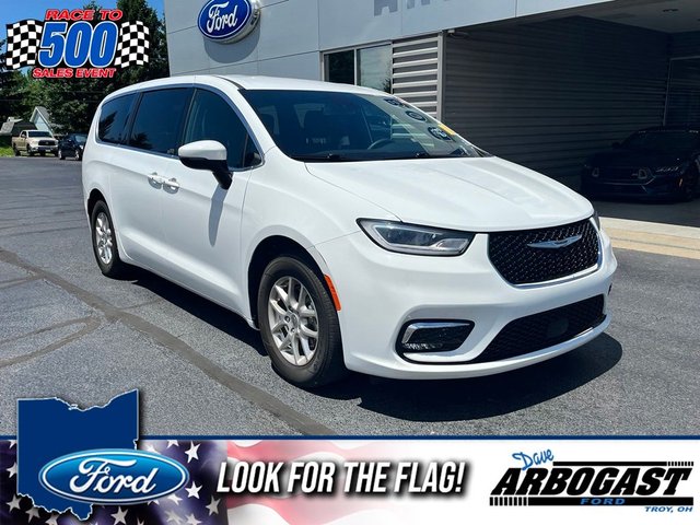 2023 Chrysler Pacifica Touring