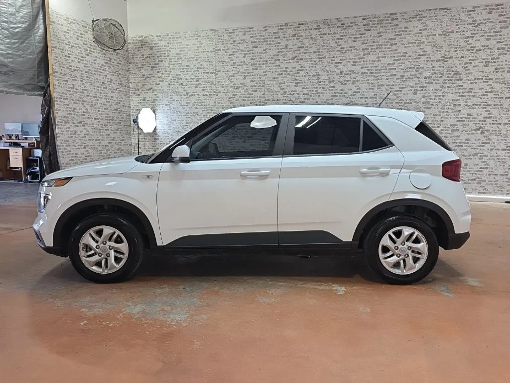 Used 2025 Lunar White Hyundai SE image 4