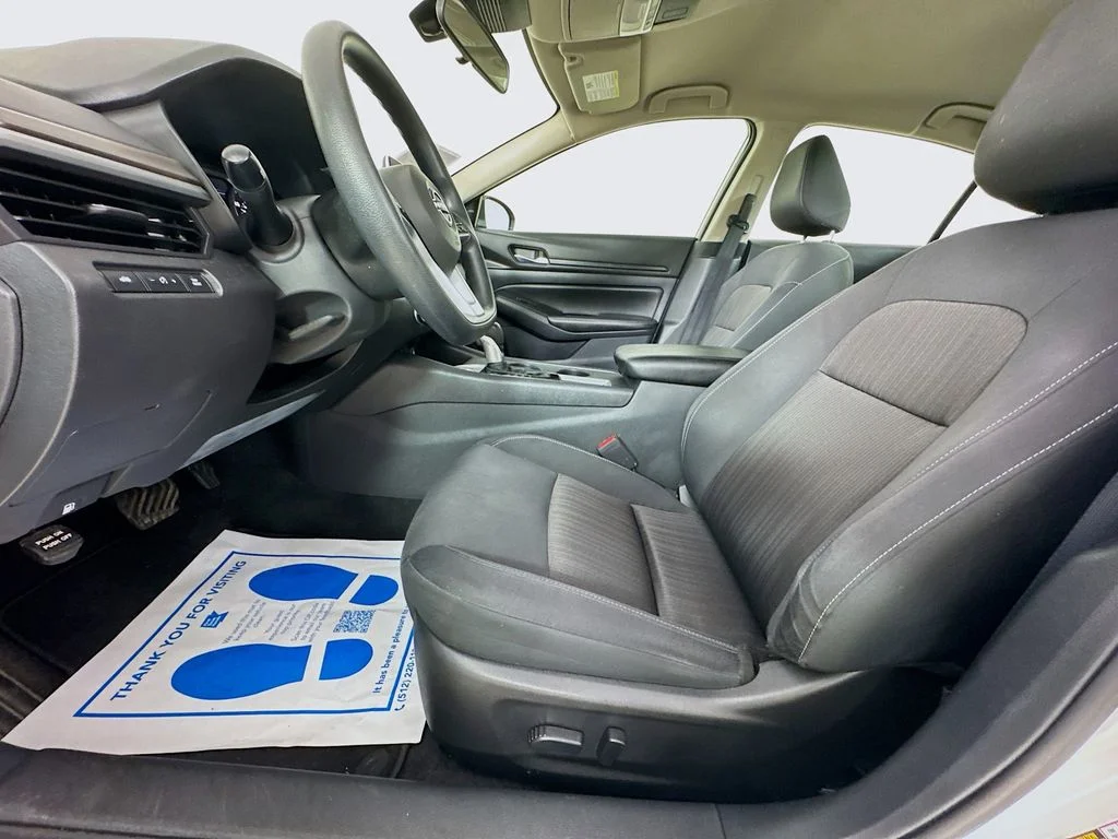 Used 2025 White Nissan 2.5 SV image 24
