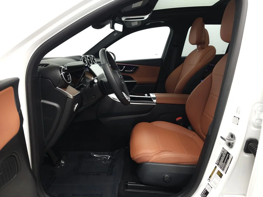 Certified Used 2026 Polar White Mercedes-Benz GLC 300 image 7