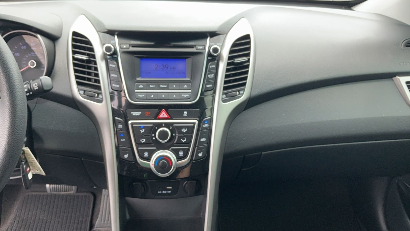 Used 2015 Gray Hyundai Base image 31