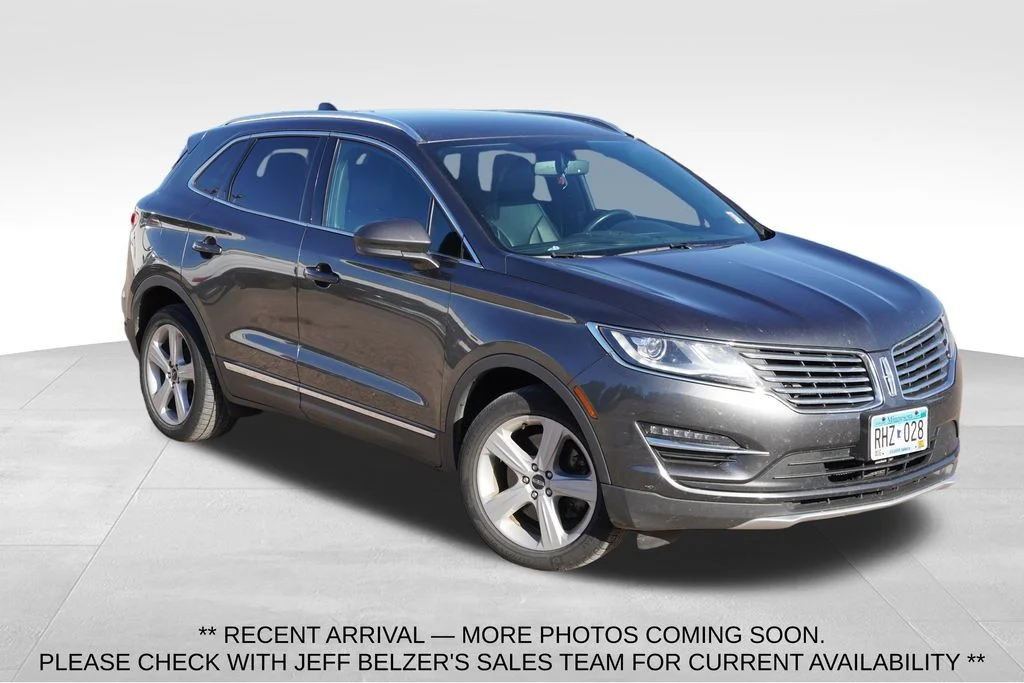 Used 2017 Gray Lincoln Premiere image 1