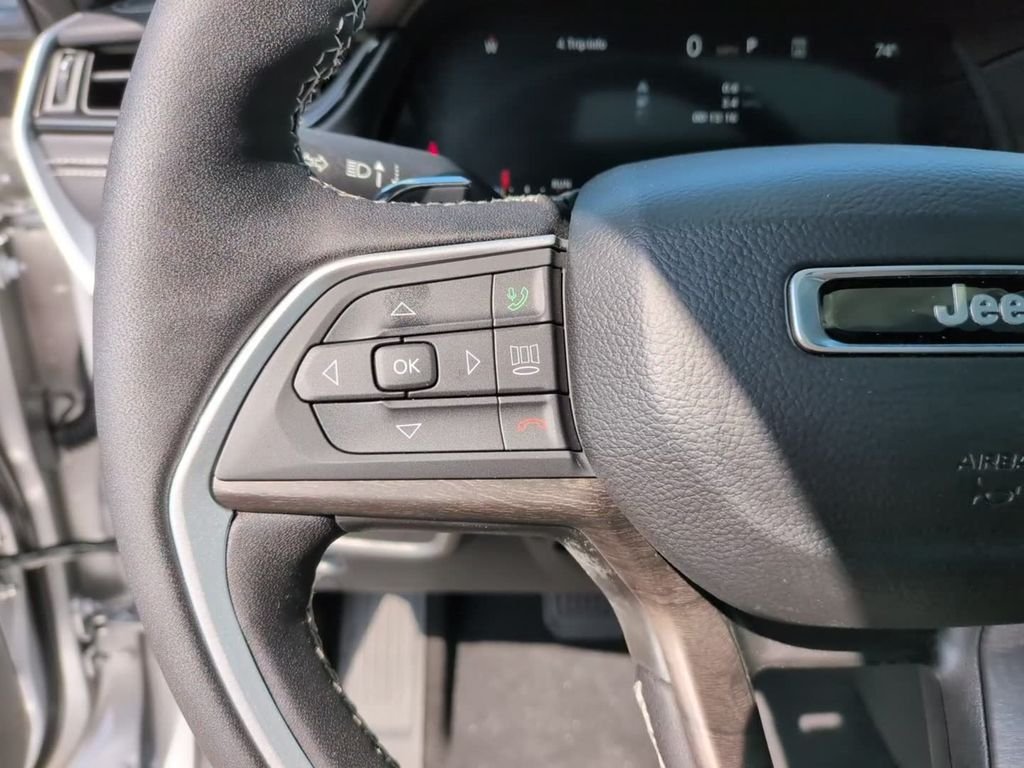 New 2026 Silver Zynith Exterior Paint Jeep Laredo image 19