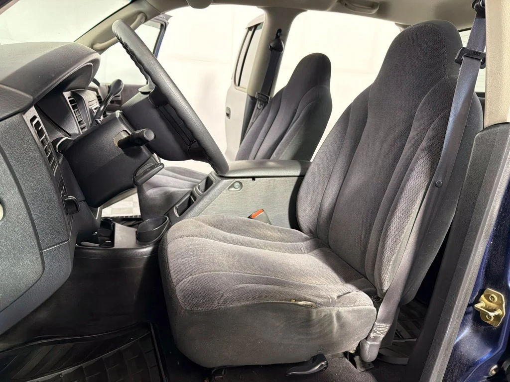 Used 2001  Dodge Sport image 11