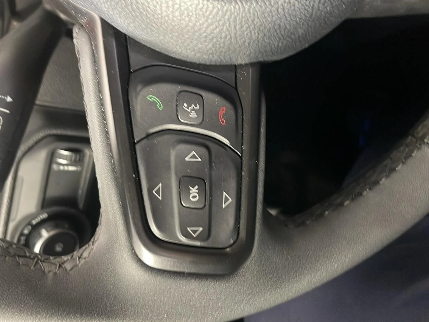 Used 2023 Bright White Clearcoat Jeep Sport S image 22