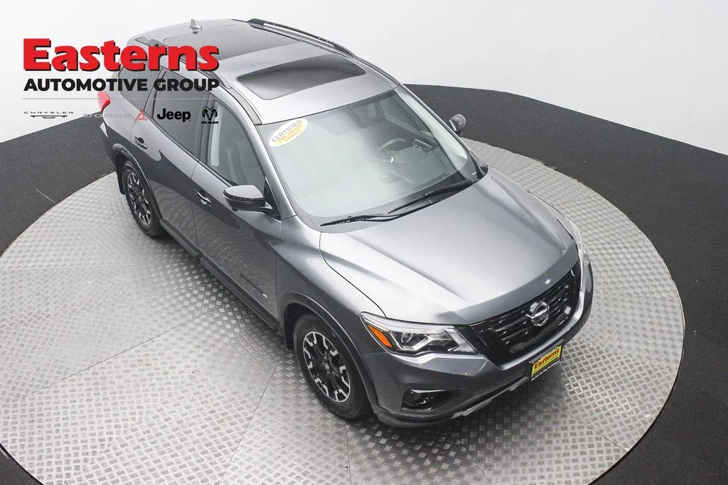 Used 2020 Gray Nissan SL image 3