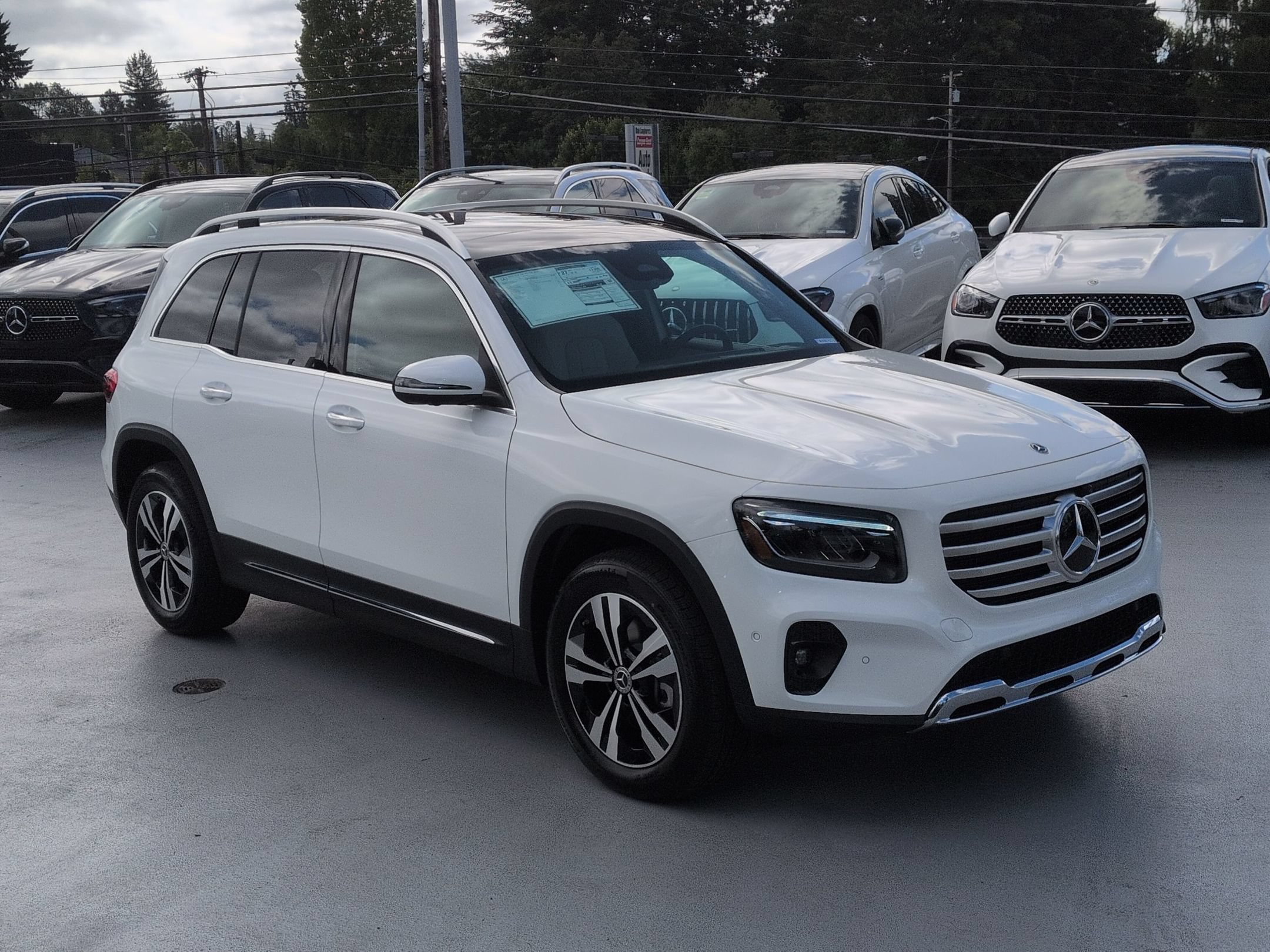 New 2026 Polar White Mercedes-Benz GLB 250 image 37
