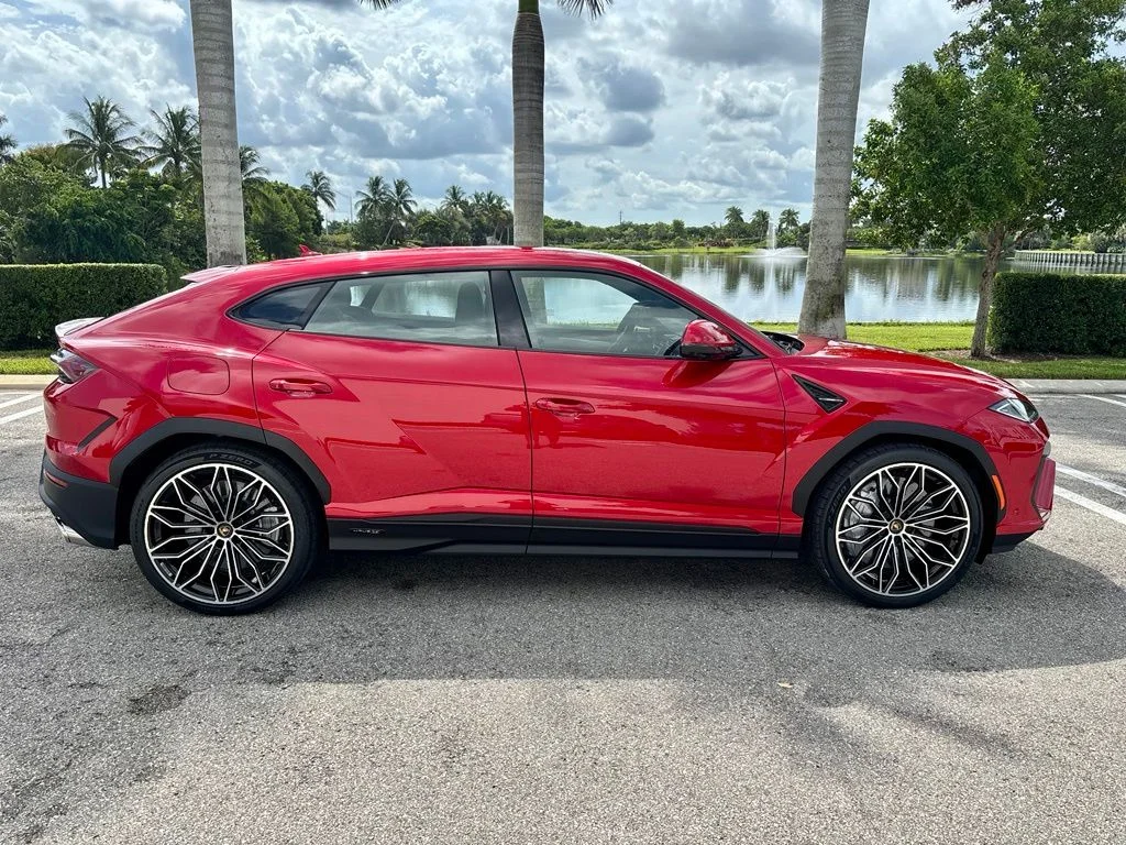 New 2026 Red Lamborghini SE image 4