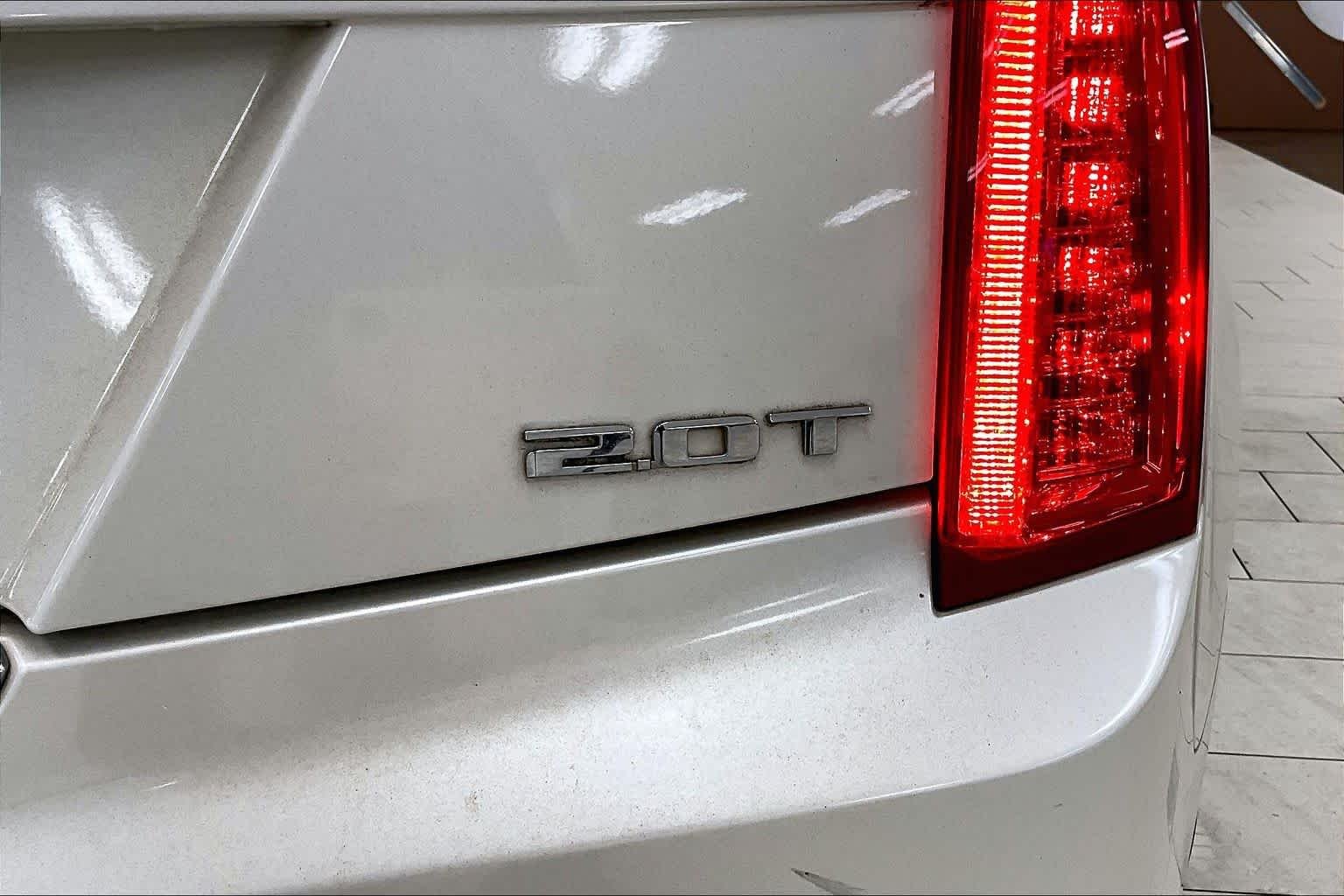 Used 2013 White Diamond Tricoat Cadillac  image 9