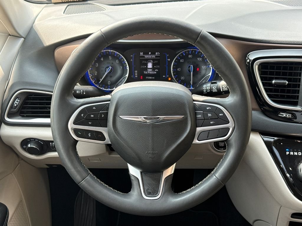 Used 2022 White Chrysler LX image 14
