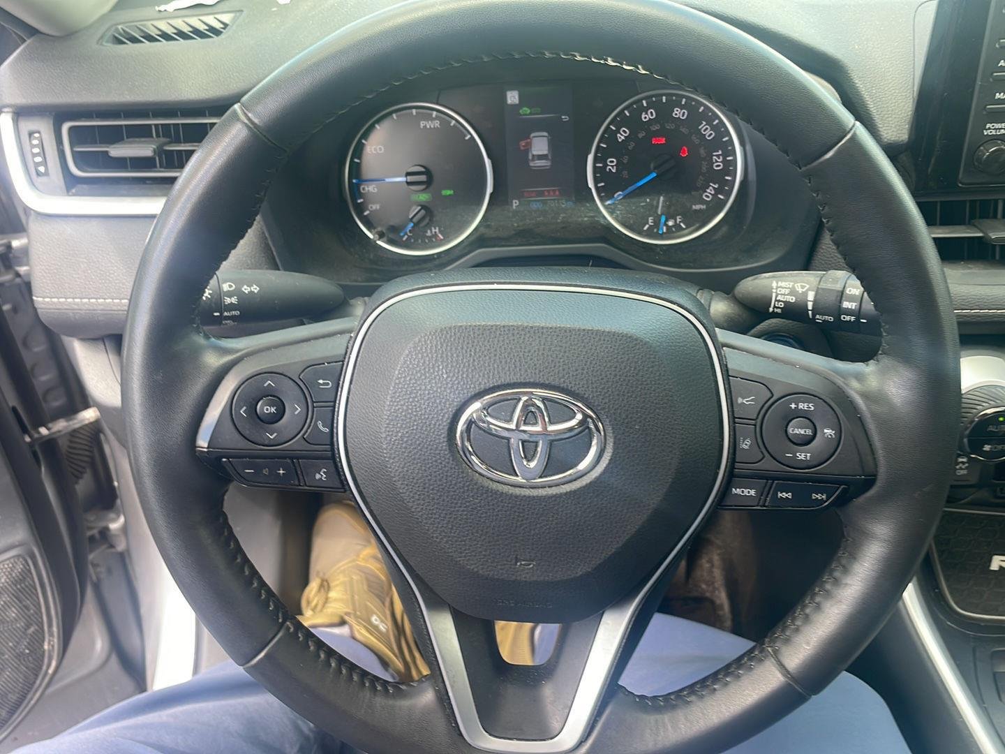 Used 2022 Silver Sky Metallic Toyota XLE image 3