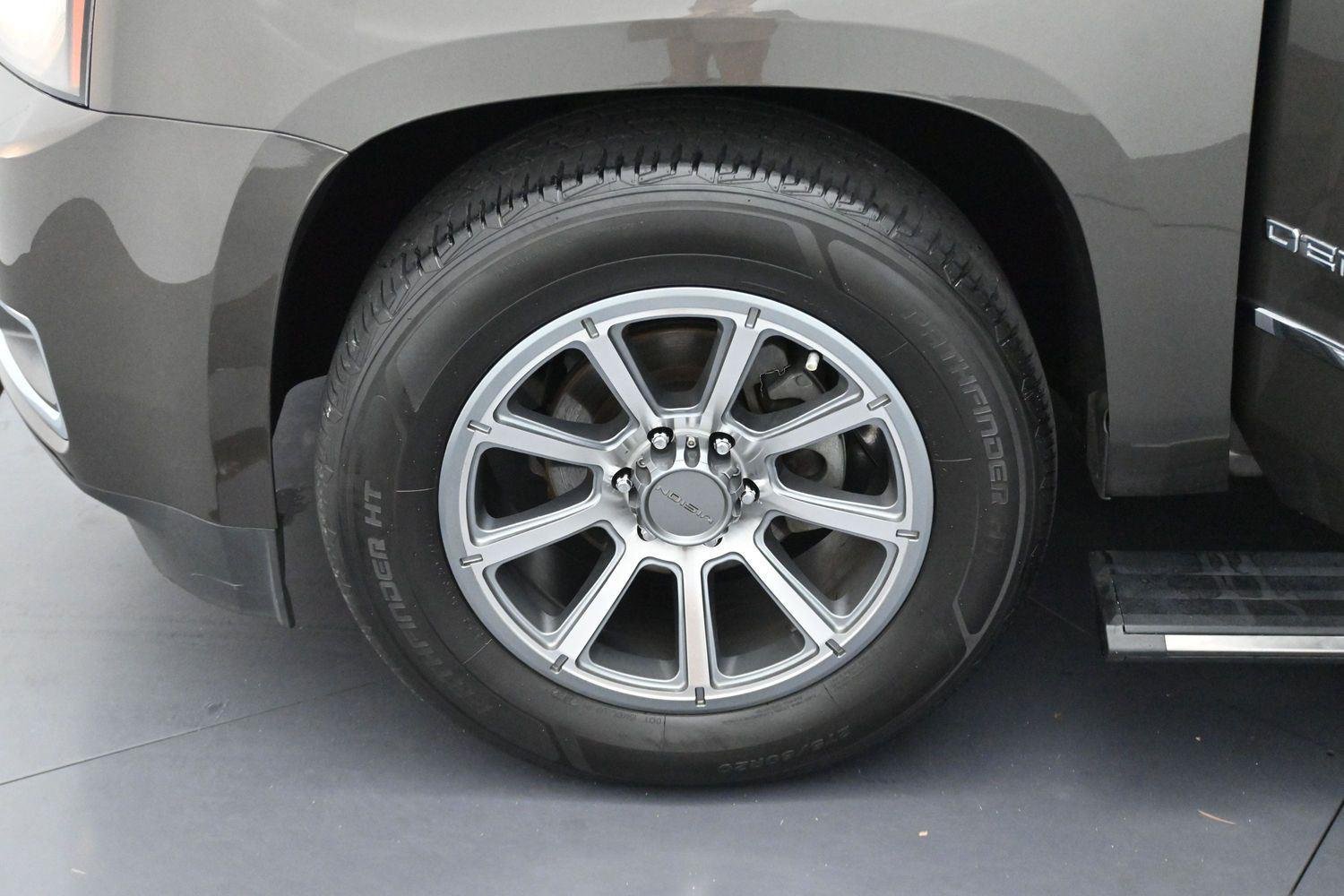 Used 2019 Smokey Quartz Metallic GMC Denali image 38