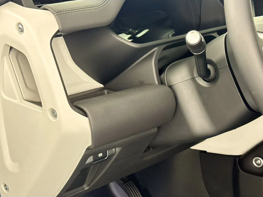 New 2026 Fuji White Land Rover X-Dynamic SE image 10