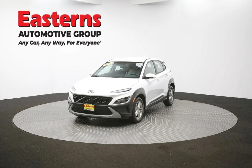 Used 2022 White Hyundai SE image 51