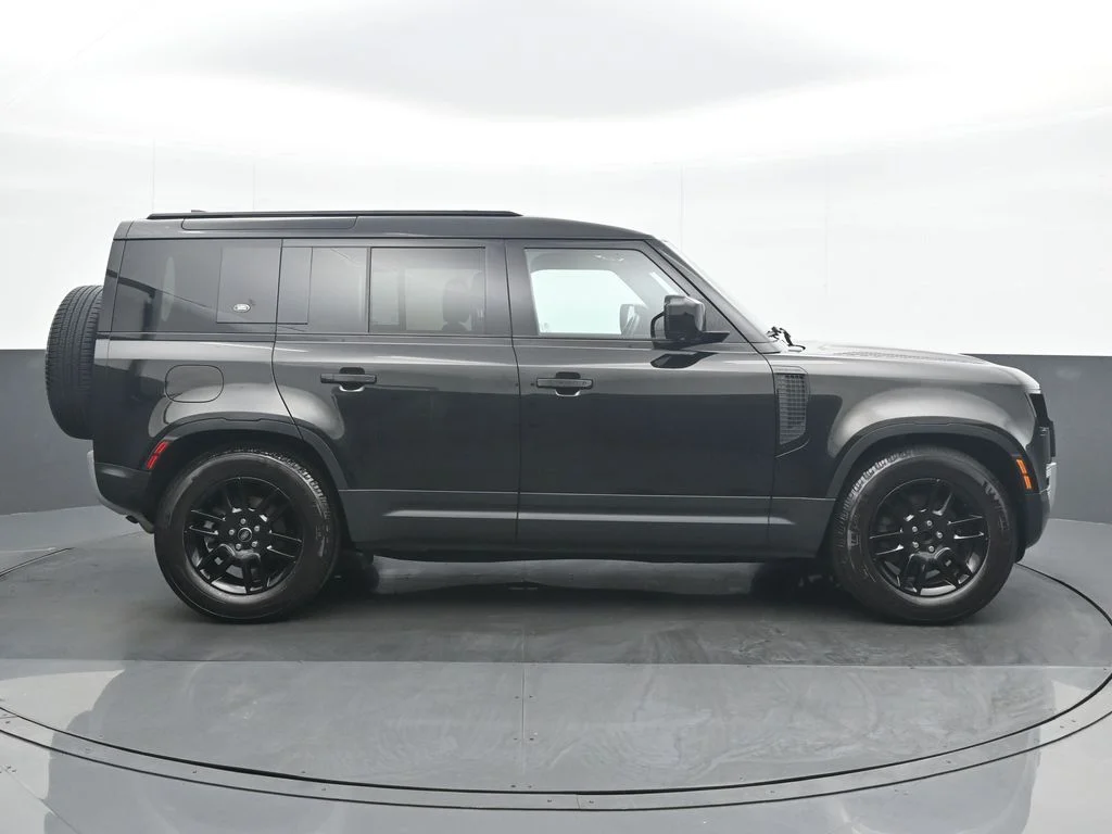 Used 2024 Black Land Rover S image 7