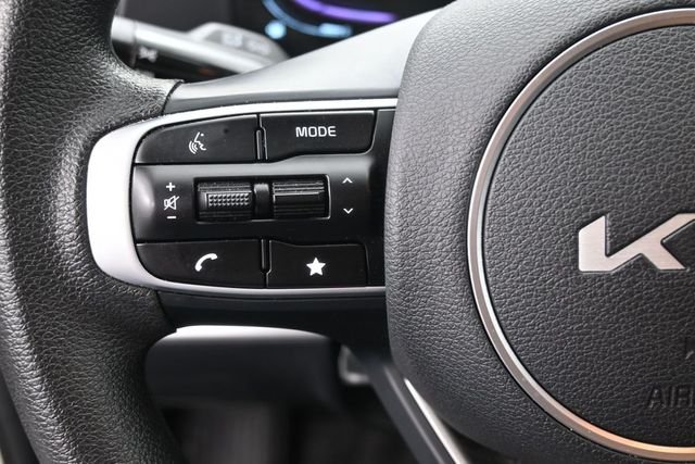 Used 2025 White Kia LX image 7