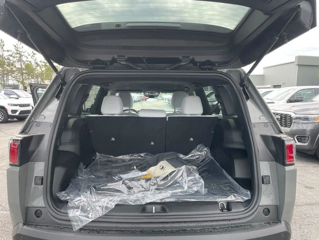 New 2026 Sting-Gray Clear-Coat Exterior Paint Jeep Laredo image 25