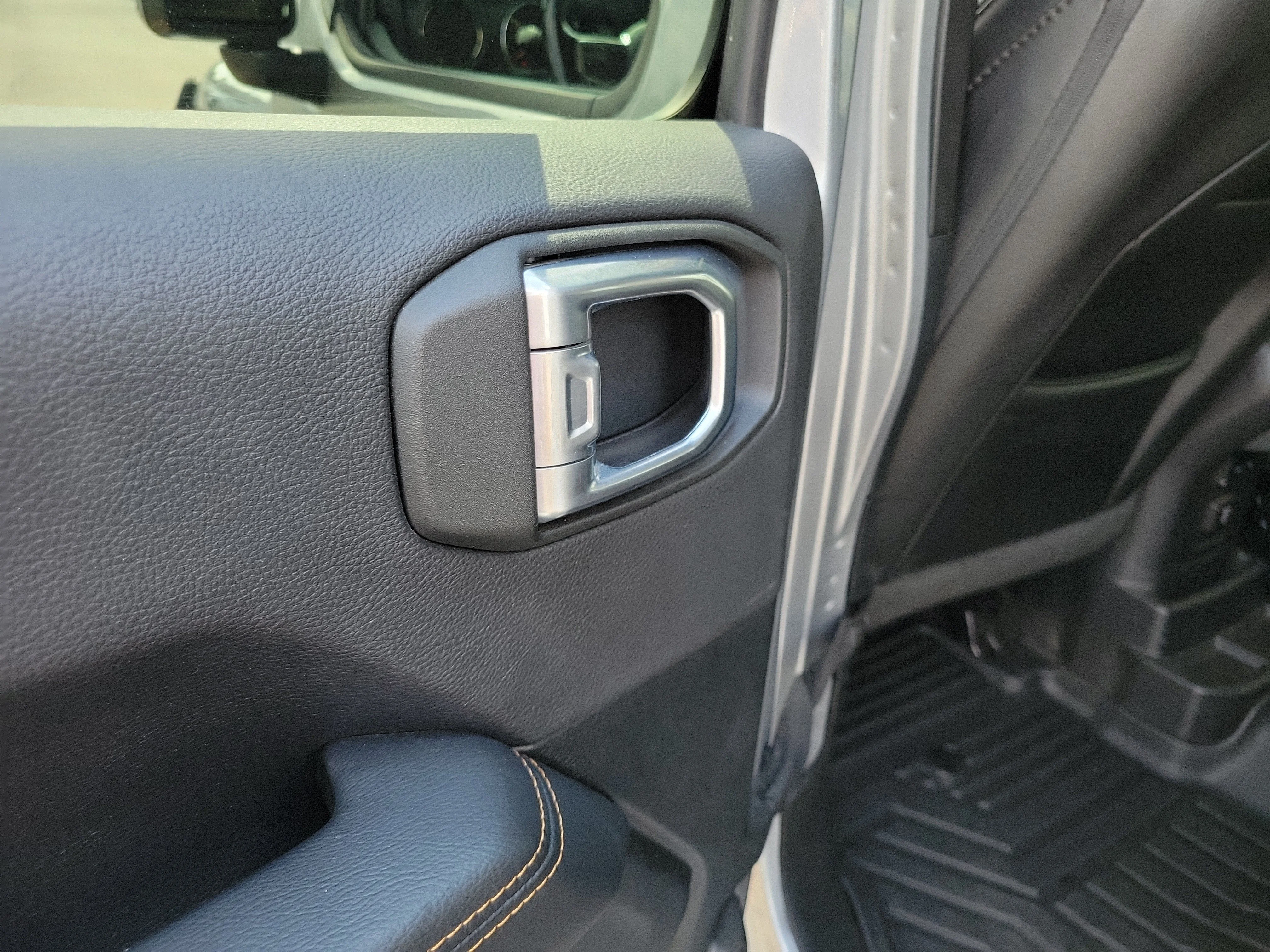 Used 2021 Billet Silver Metallic Clear Coat Jeep High Altitude image 13