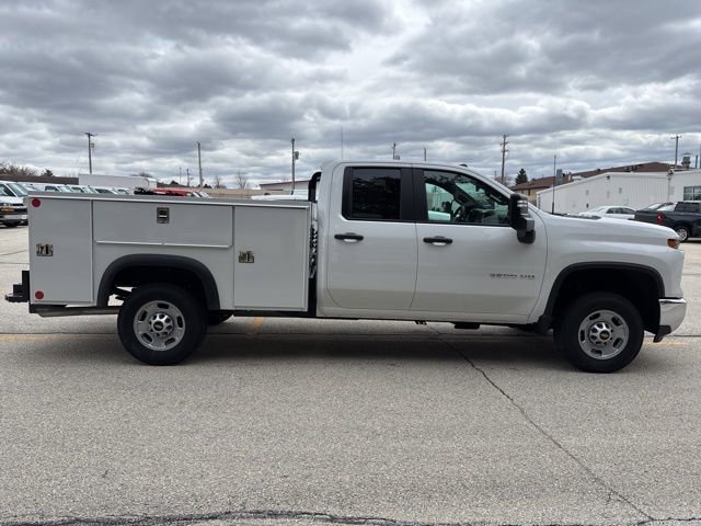 New 2025 Summit White Chevrolet WT image 2