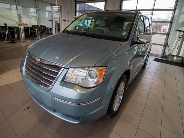 Used 2008 Chrysler Town & Country Limited with VIN 2A8HR64X78R688219 for sale in Davison, MI