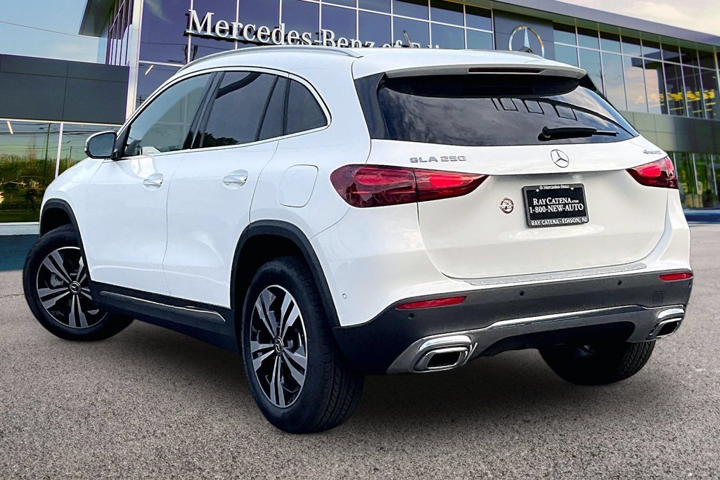 New 2026 White Mercedes-Benz GLA 250 image 3