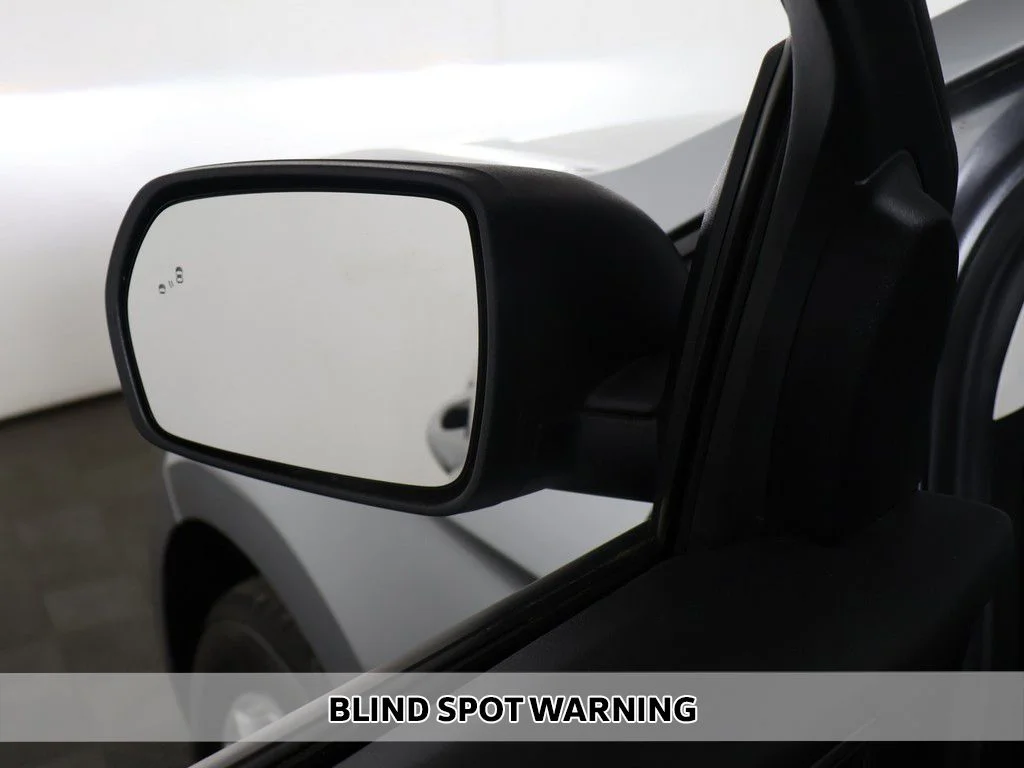 Used 2022 Silver Ford SE image 4