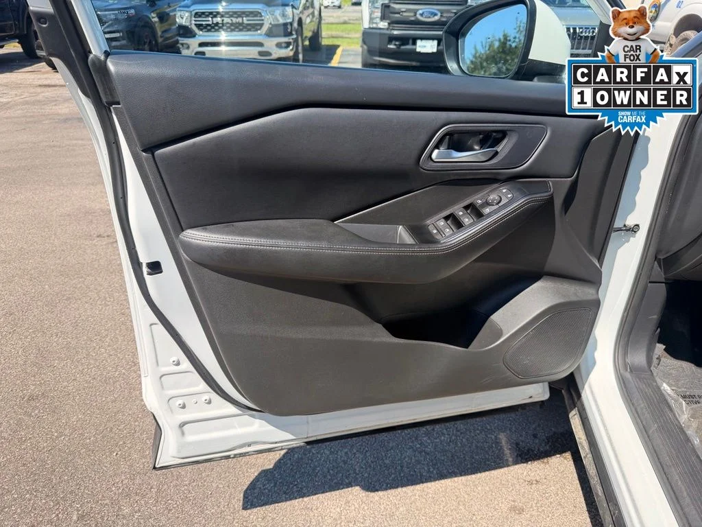 Used 2024 Pearl Nissan SV image 27