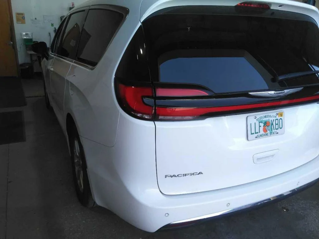 Used 2024 White/off-white Chrysler Touring L image 2
