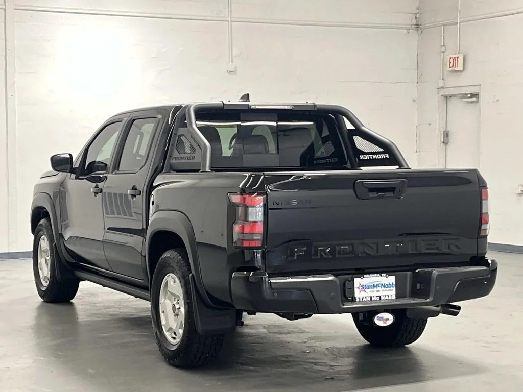 Used 2024 Super Black Nissan SV Crew Cab Hardbody Package image 6