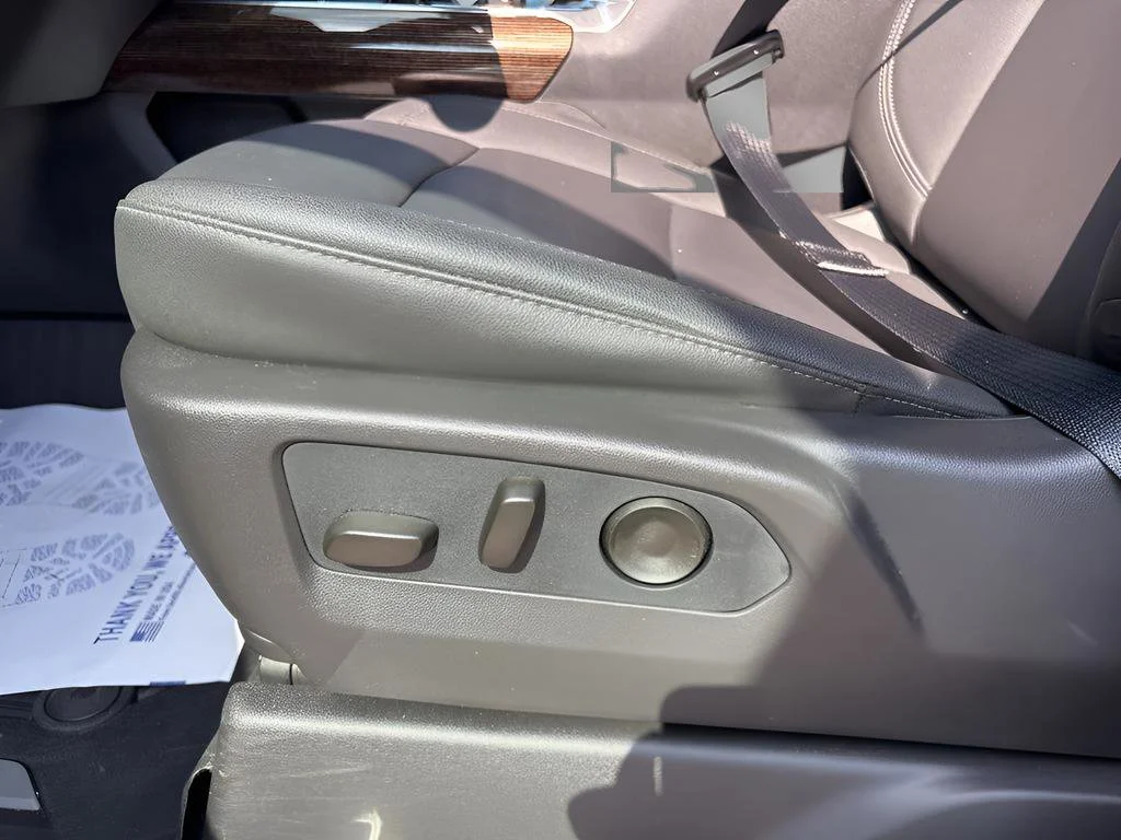 New 2026 Onyx Black GMC Elevation image 23