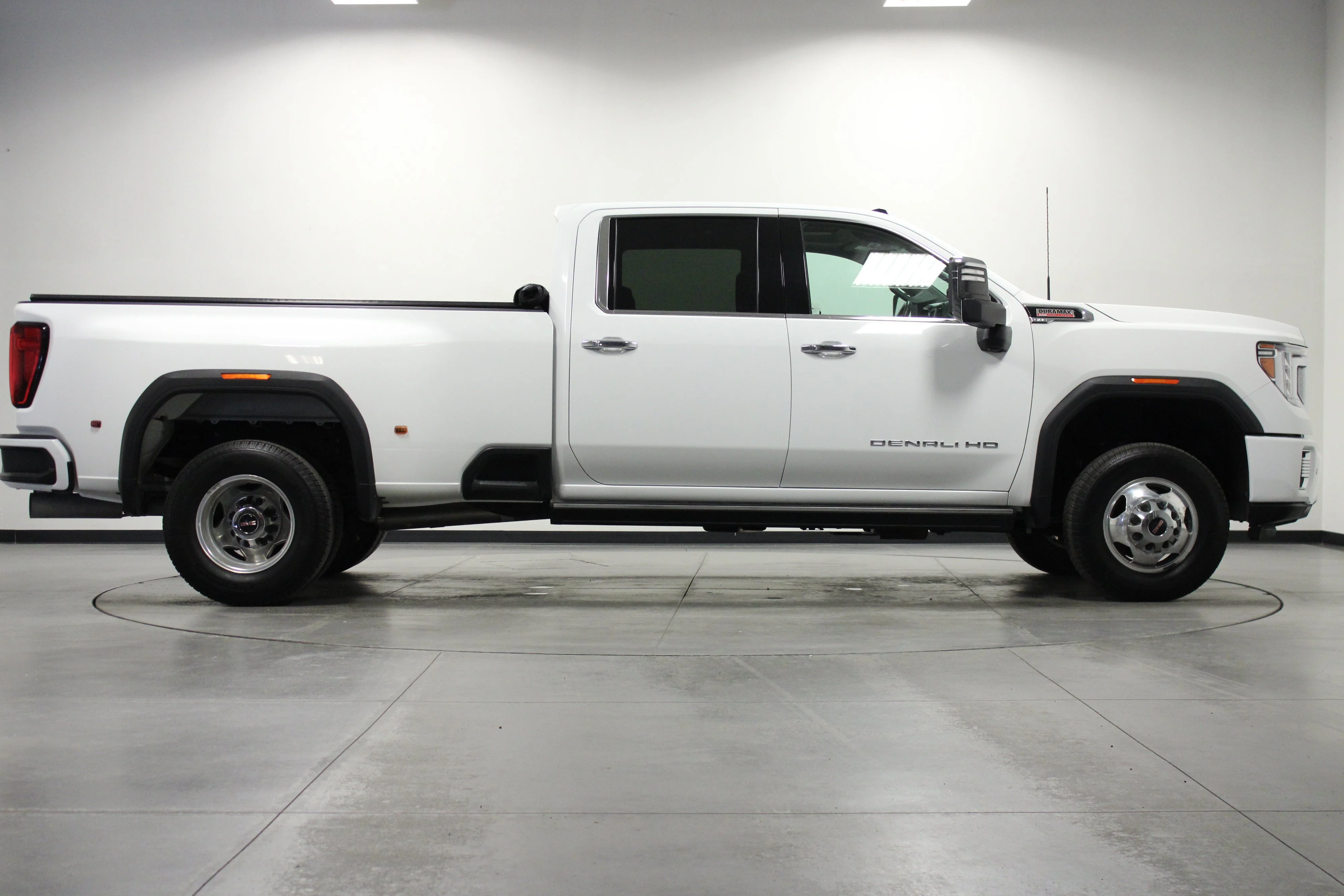 Used 2023 Summit White GMC Denali image 3