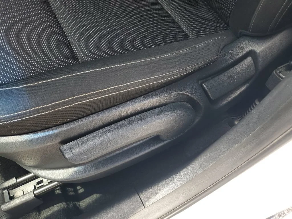 Used 2018 White Kia LX image 17