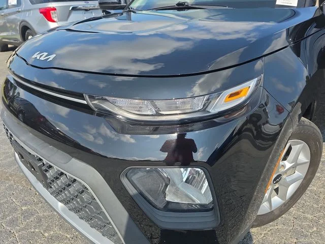 Used 2022 Black Kia LX image 31