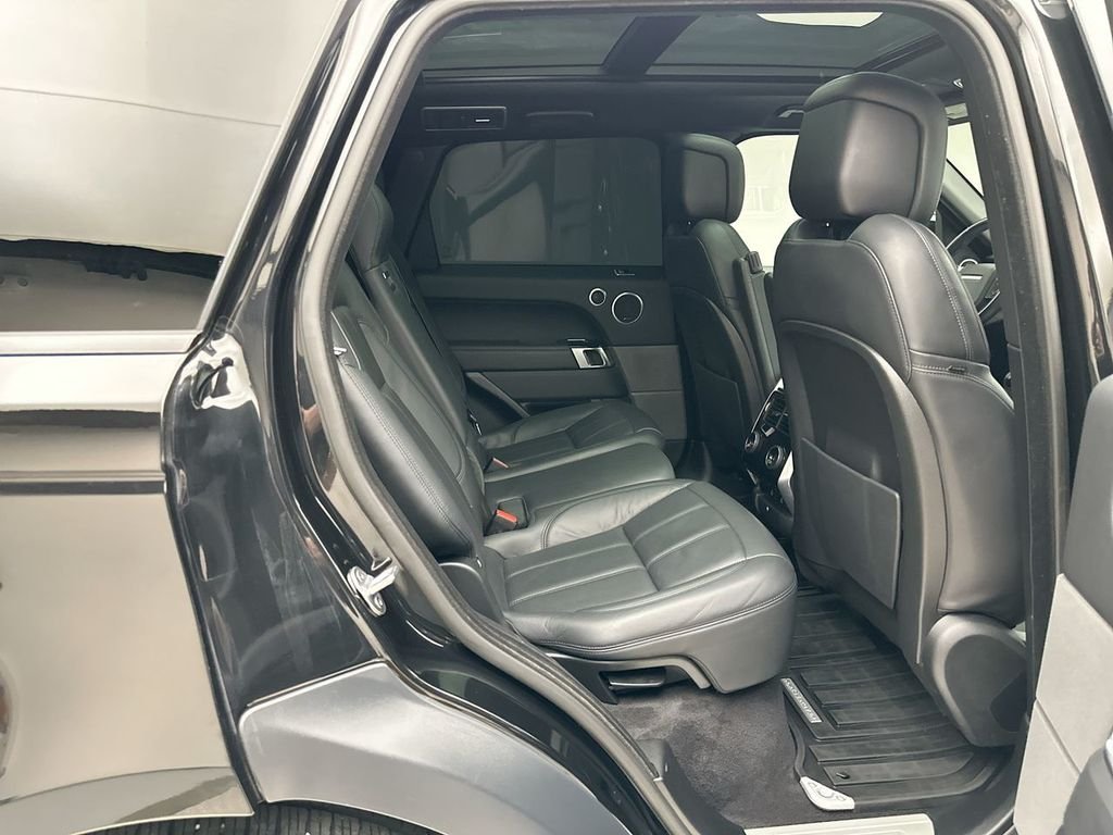 Used 2022 Santorini Black Metallic Land Rover HSE Silver Edition image 19