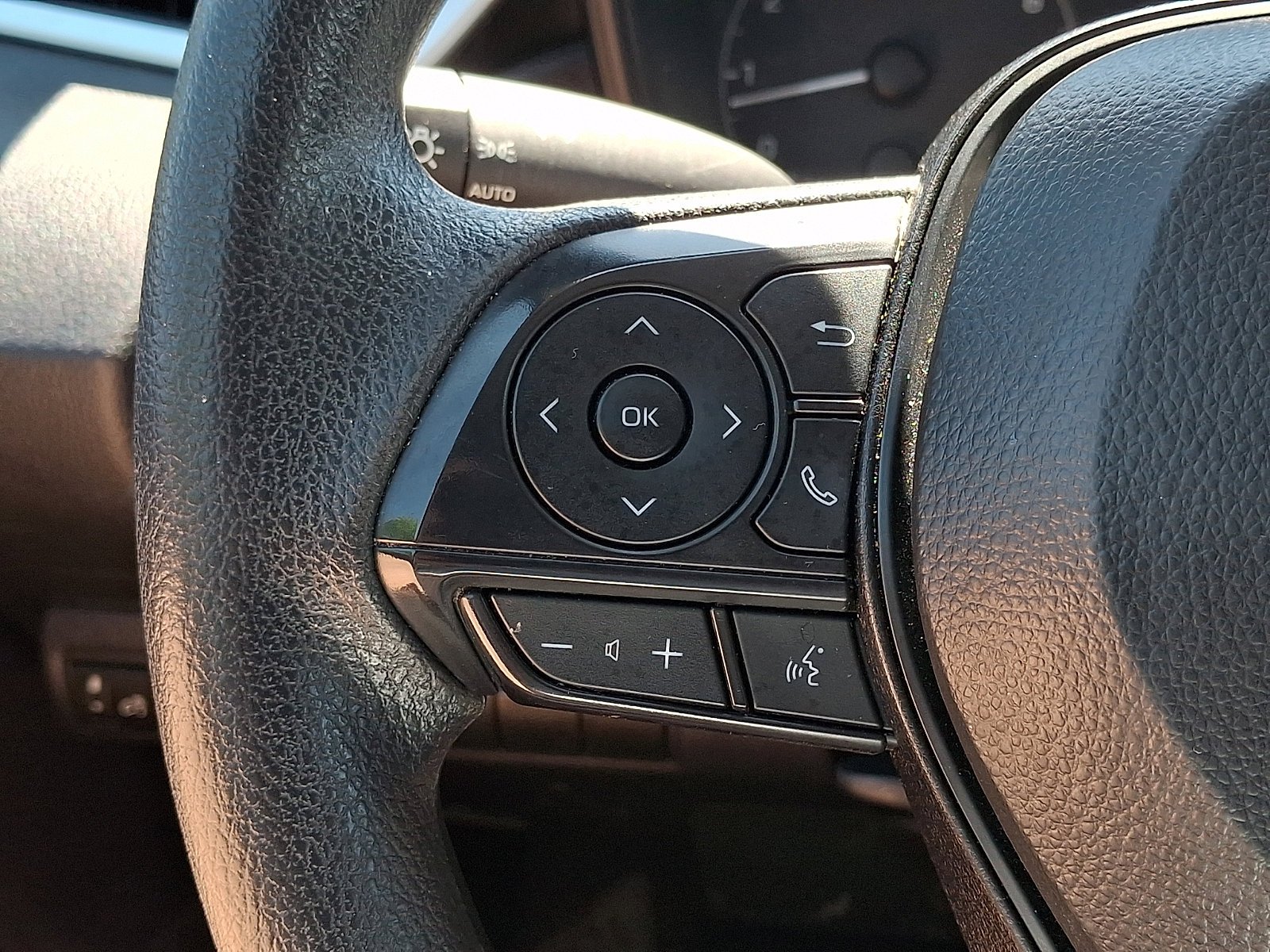 Used 2025 Midnight Black Metallic Toyota LE image 22