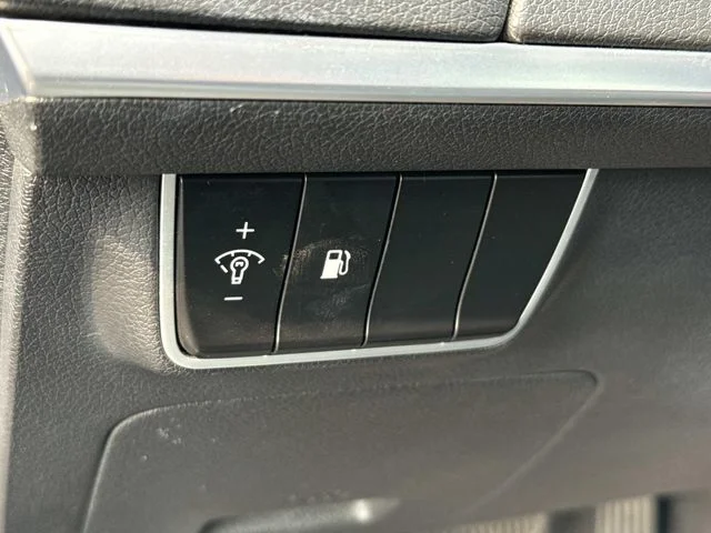Used 2018 Black Kia  image 27
