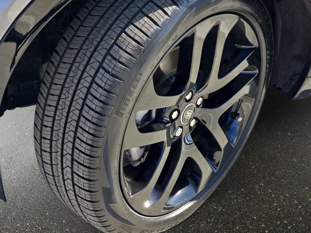 Used 2025 Gray Land Rover SE image 33