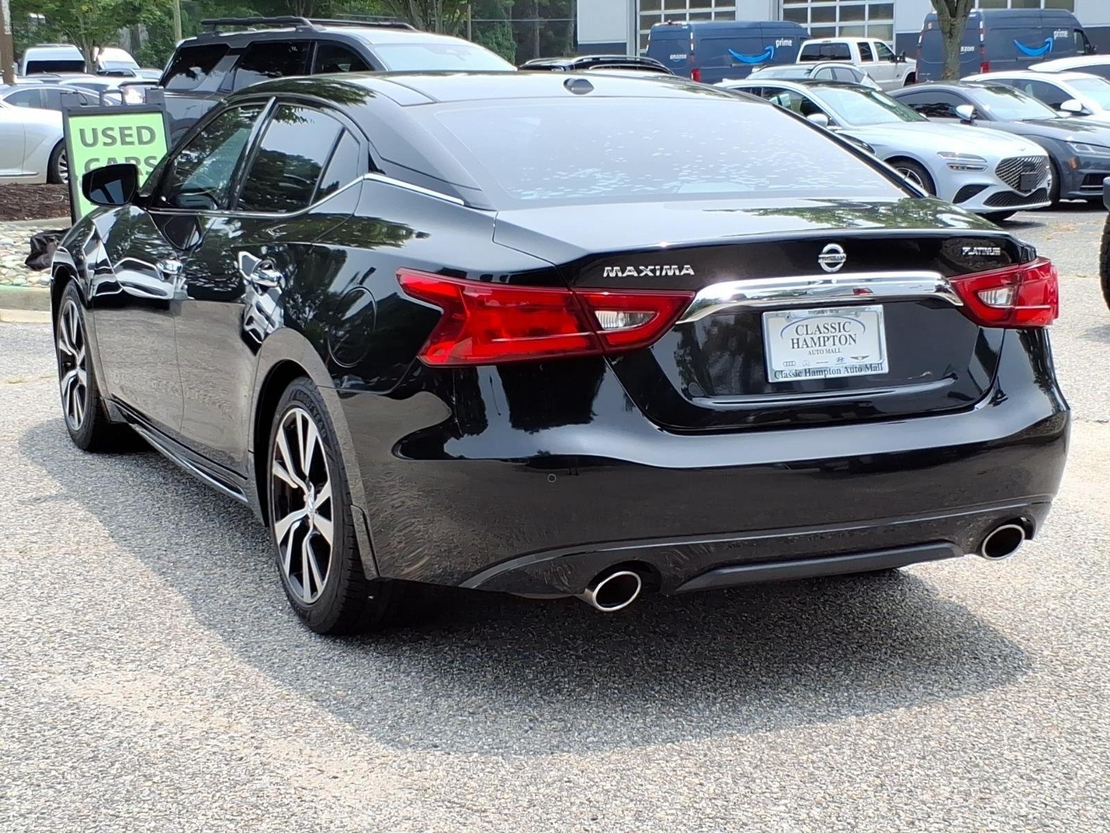 Used 2018 Super Black Nissan Platinum image 10