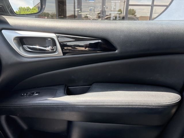 Used 2019 Gray Nissan SV image 21