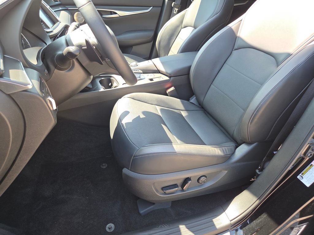 Used 2025 Black Obsidian INFINITI LUXE image 6
