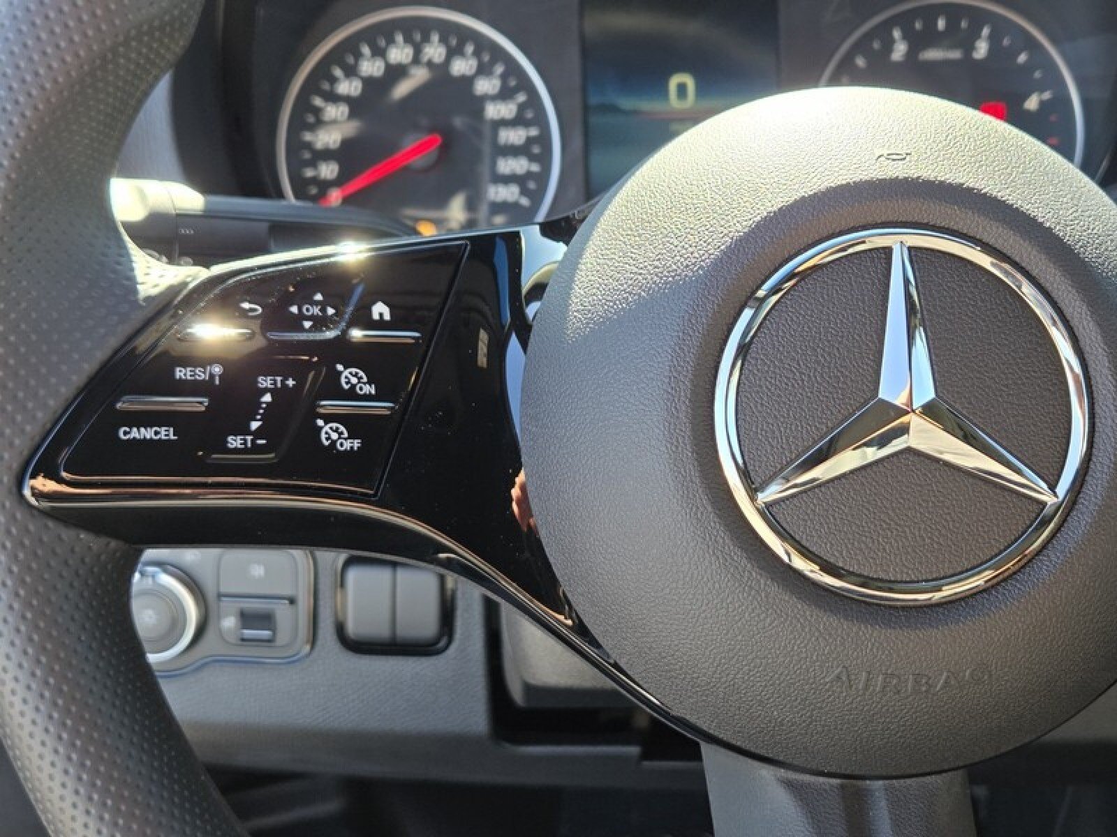 New 2025 Arctic+White Mercedes-Benz  image 22
