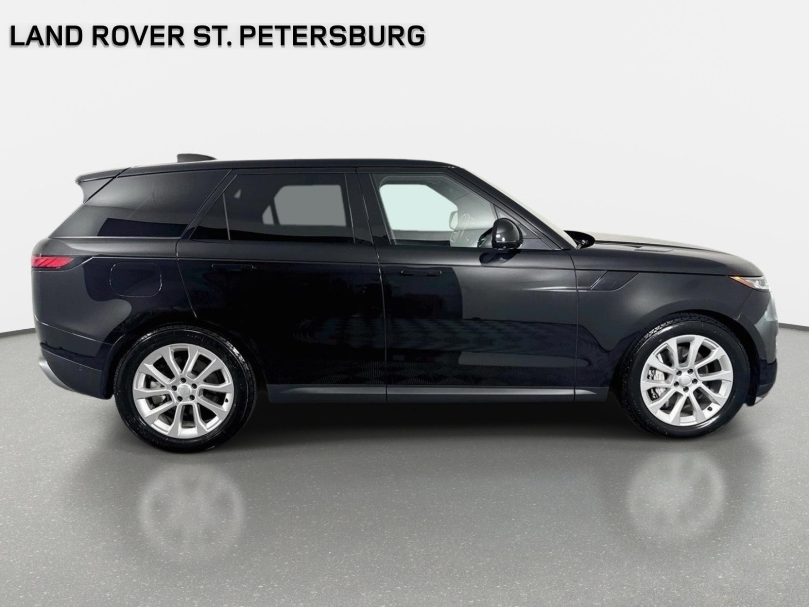 Used 2025 Santorini Black Metallic Land Rover SE image 4