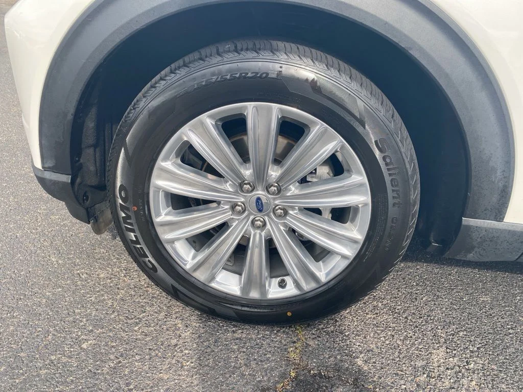 Used 2023 White Ford Limited image 44